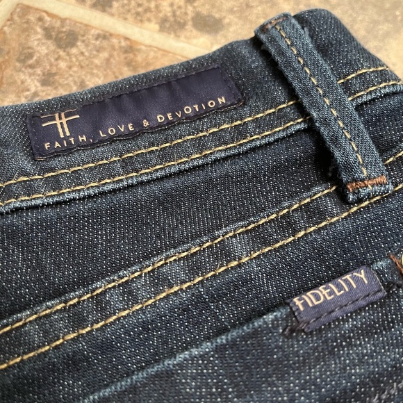 🌺 Fidelity Dark Blue Jeans Straight Leg 5 Pocket EUC Women’s Size 27. - Picture 15 of 15